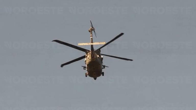 Helicópteros de la Fuerza Aérea y patrullajes militares refuerzan la seguridad en el sur de Culiacán.