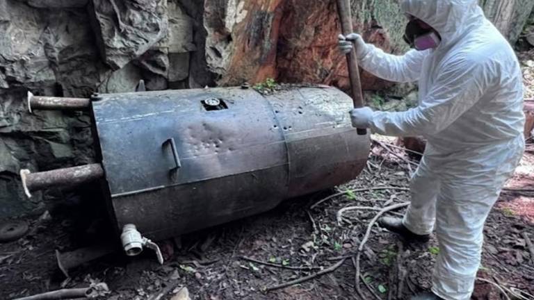 Ejército aseguró químicos y equipo para fabricar metanfetamina en tres áreas clandestinas de Cosalá.