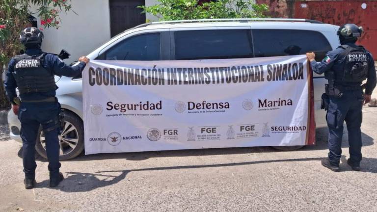 Los cuatro vehículos recuperados fueron asegurados y quedaron bajo resguardo de la Fiscalía Estatal.