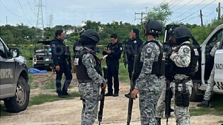 Elementos militares resguardaron la zona en Loma de Tamazula tras el hallazgo de un cuerpo sin vida.