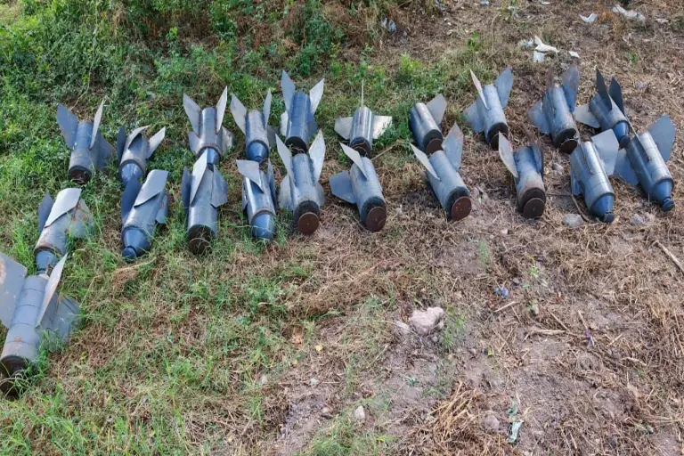 Aseguran 100 explosivos improvisados y arsenal en Escuinapa