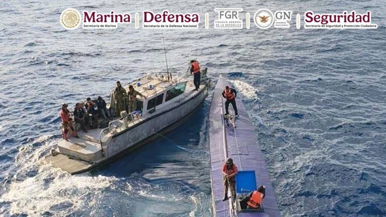 Efectivos de la Marina interceptaron un semisumergible con 4 toneladas de cocaína en Colima.