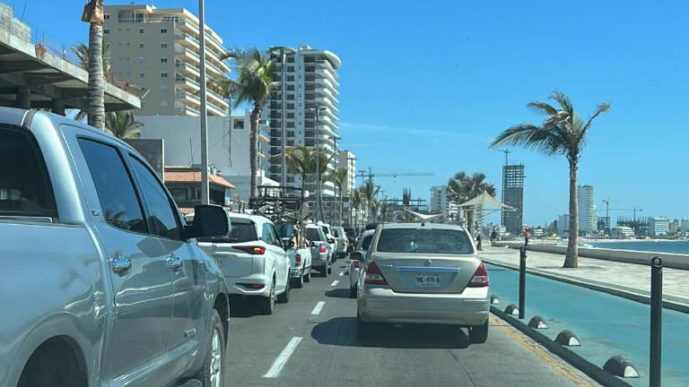 Debido al cierre de la Avenida Leonismo Internacional el caos vial se apoderó de la Avenida del Mar.