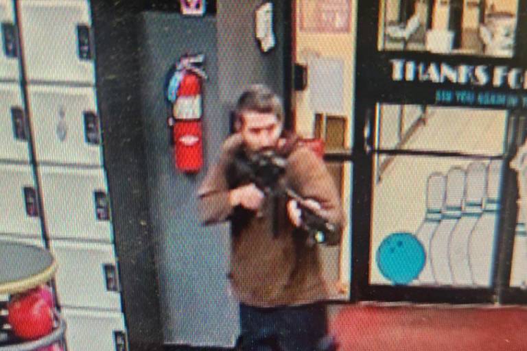 Tirador en Lewiston, Maine, mata a 18 y hiere a 60, pero aún está prófugo