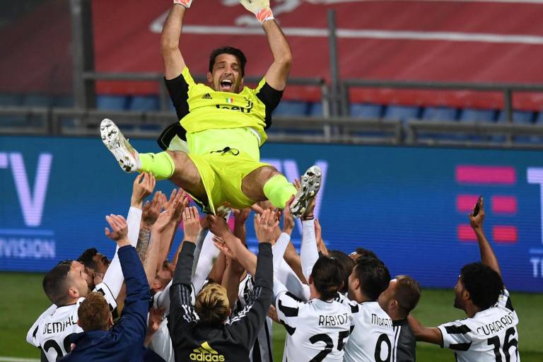 Gianluigi Buffon prolonga su carrera volviendo a Parma, su primer club