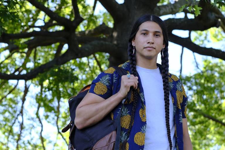 Hallan muerto al actor Cole Brings Plenty tras días desaparecido