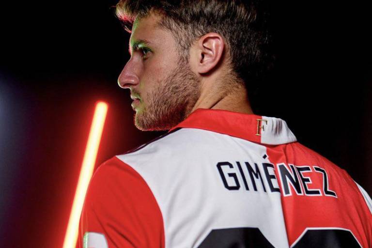 A ritmo de mariachi, Santiago Giménez es oficializado por el Feyenoord