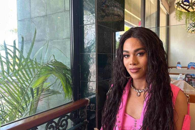 Con gran éxito se presenta en Mazatlán la imitadora Cecille