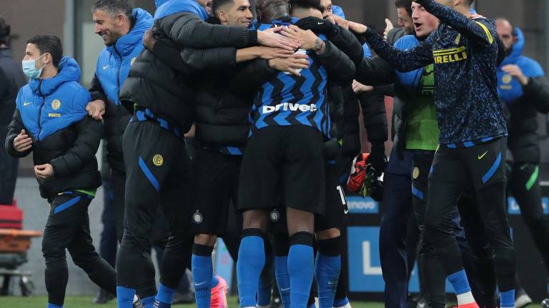 Inter de Milán no afloja el paso en la Serie A al mantener su ventaja de seis puntos en la cima.