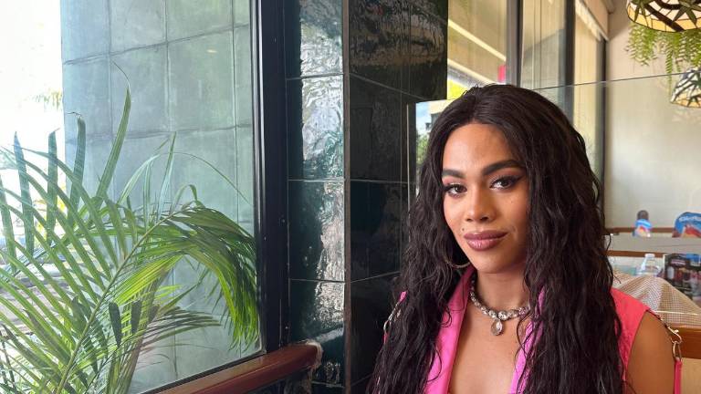 Se presentó en Mazatlán la imitadora Cecille.