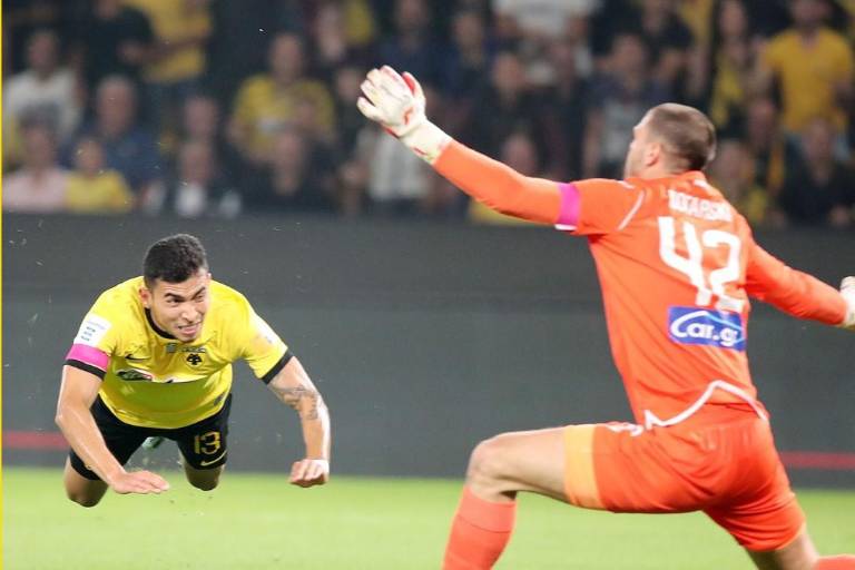 Orbelín Pineda brilla con gol en el triunfo del AEK Atenas