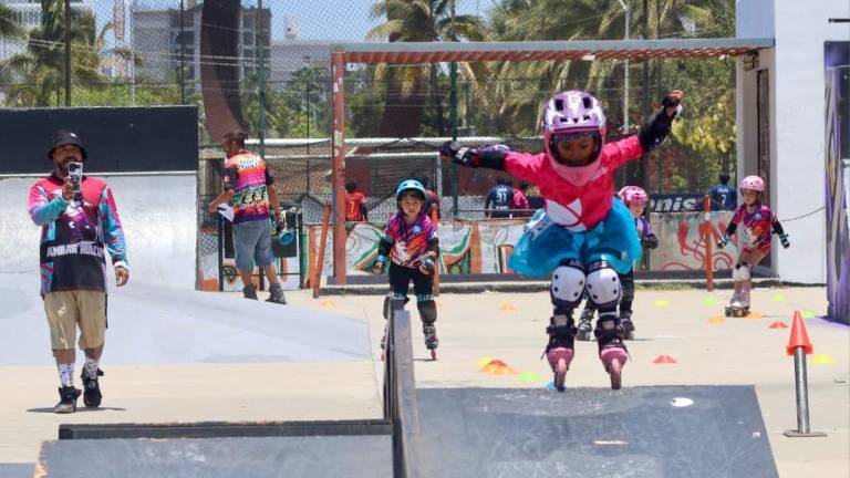 Cientos de participantes hay en el evento.
