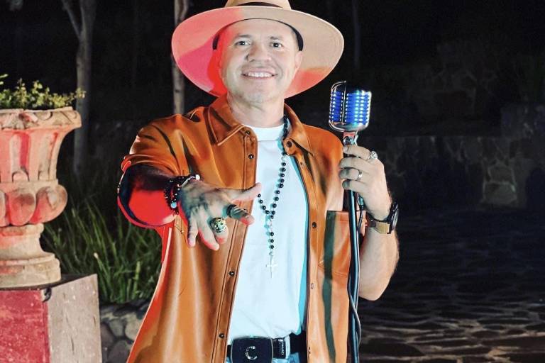 Jorge Medina estrena disco con mariachi