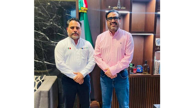Personal de la CFE se reunió con el Alcalde Juan de Dios Gámez Mendívil.