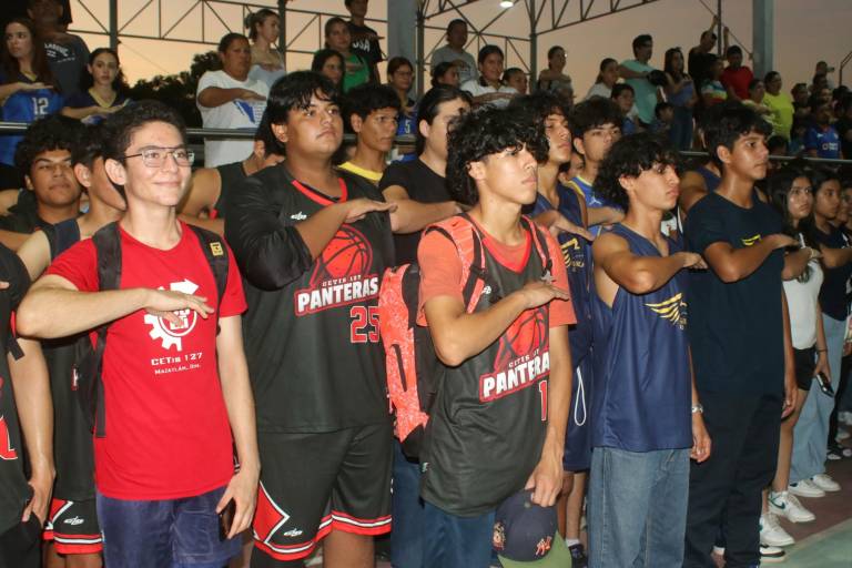 Prenden la llama de la Olimpiada Deportiva Estudiantil, en Mazatlán