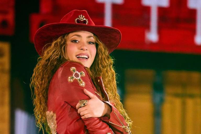 Shakira luce vestuario de diseñadora mexicana en sus conciertos en México