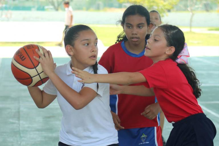 Bota el balón en la Olimpiada Deportiva Estudiantil Mazatlán 2024