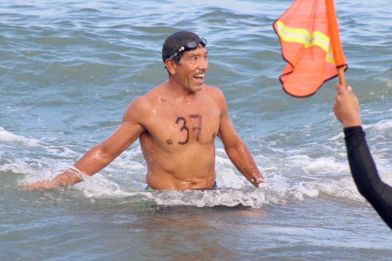 Decenas participan en Novena Puntuable de Natación