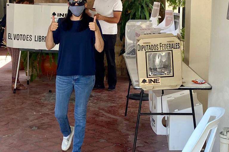 Salen mazatlecos a emitir su voto