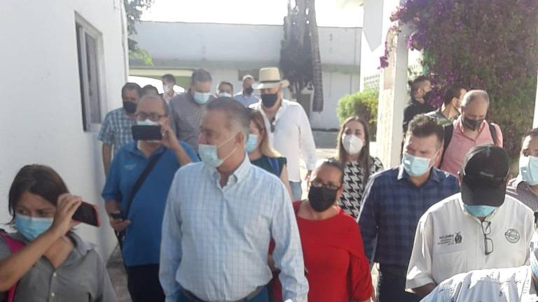 El Gobernador Quirino Ordaz recorre el viejo Hospital Militar del Centro Histórico.