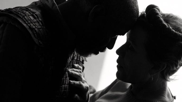 Denzel Washington y Frances McDormand protagonizan el filme “La tragedia de Macbeth”.