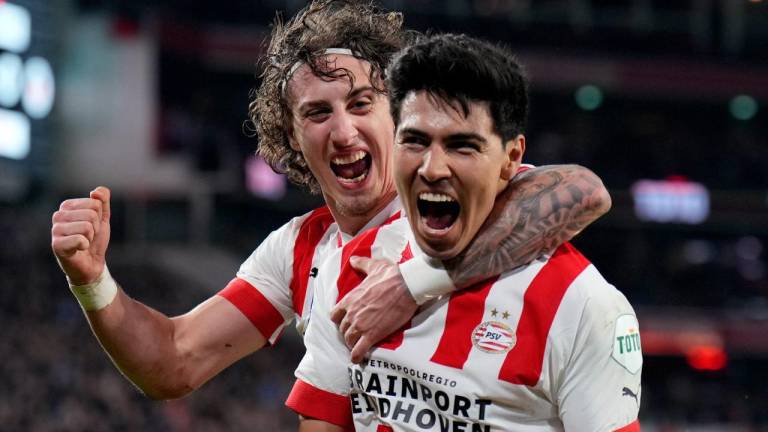 Erick Gutiérrez firma su anotación en la goleada del PSV 4 por 0 frente al Excelsior