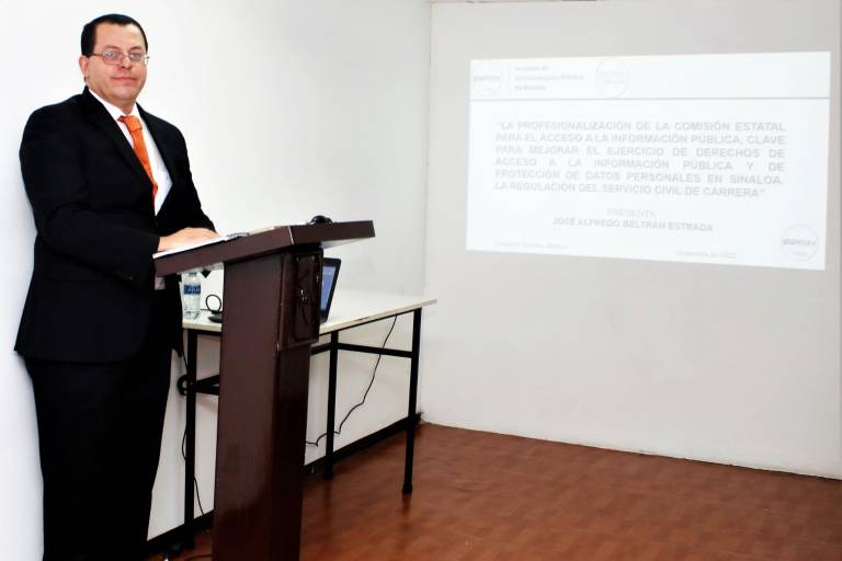 Obtienen grado de Maestros