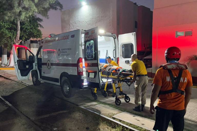 Rescatan a tripulante lesionado en buque camaronero cerca de Mazatlán