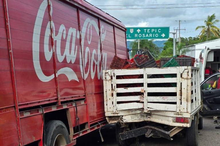 Se registra carambola entre 4 vehículos en la carretera México 15 en Rosario