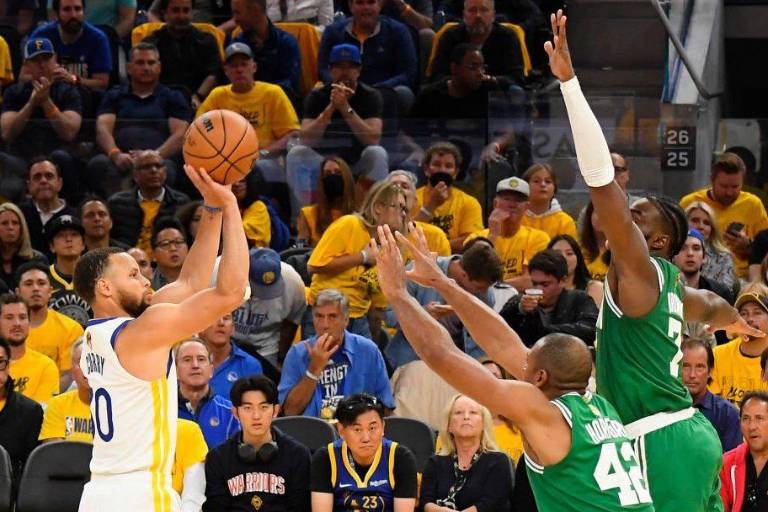 Hay una necesidad de que sea agresivo en todo el partido: Stephen Curry