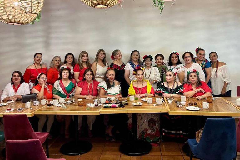 Celebran la mexicanidad las Mujeres Doradas Culiacán