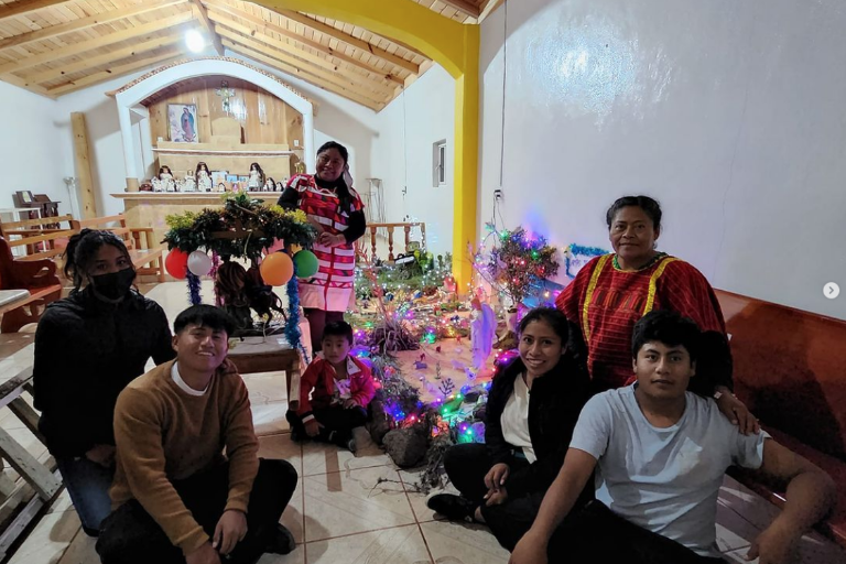 Celebra Yalitza Aparicio posada en familia en su natal Tlaxiaco, Oaxaca
