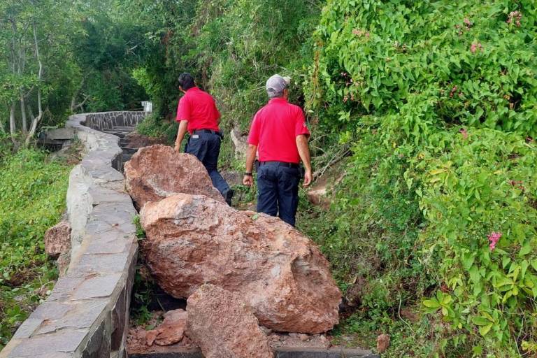 Lluvias generan deslave en el cerro del Faro; cierran acceso