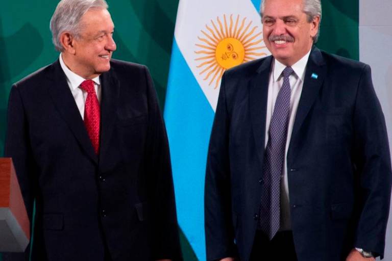 Se unen a protesta por más vacunas