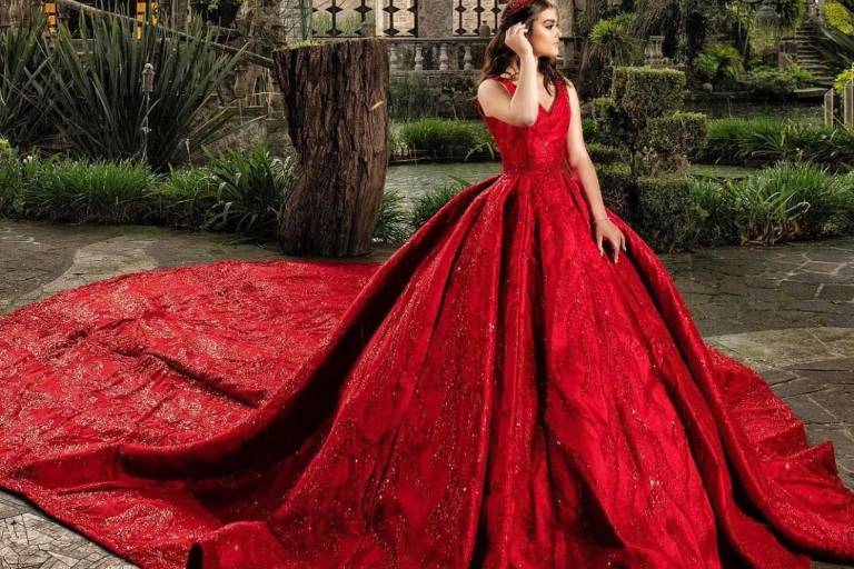 Canelo festeja los 15 años de su hija con Grupo Firme y Carín León