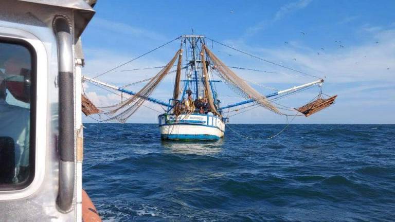 Auxilia Secretaría de Marina a pescador en altamar a 166.6 kilómetros al noroeste de Mazatlán