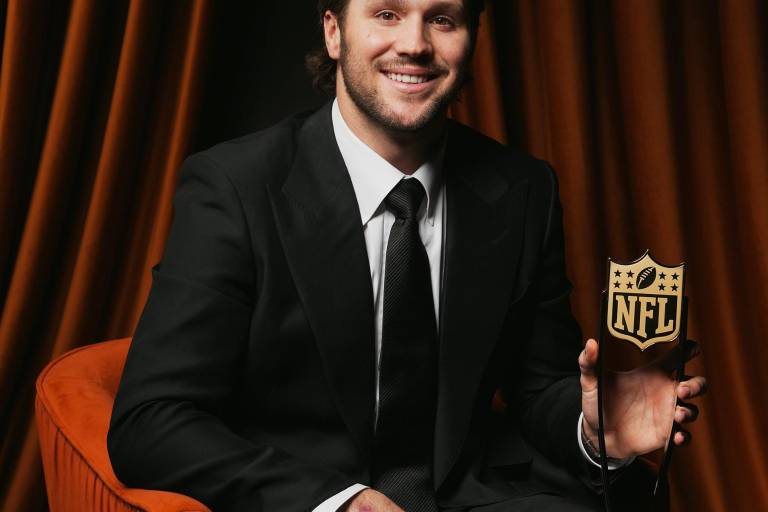 Josh Allen Brilla en NFL Honors 2024: Premios y Reconocimientos