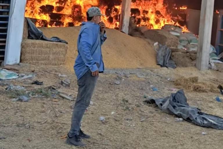 El incendio se reportó en un taller de la central de autobuses ubicada en la carretera a Tepuxta, Concordia.