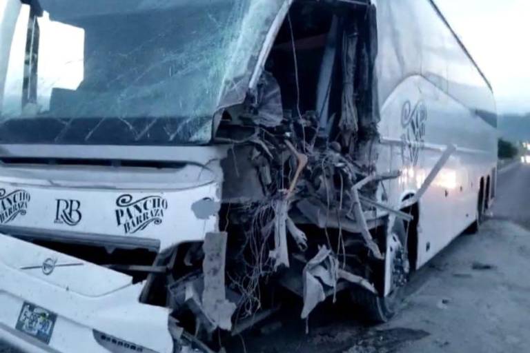 Pancho Barraza sufre accidente junto a sus músicos