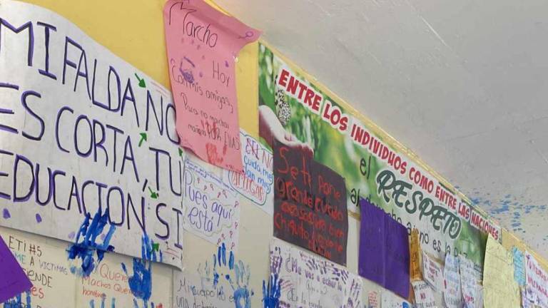 El martes 21 de marzo alumnas de la ETI 5 de Mazatlán denuncian acoso de un profesor.