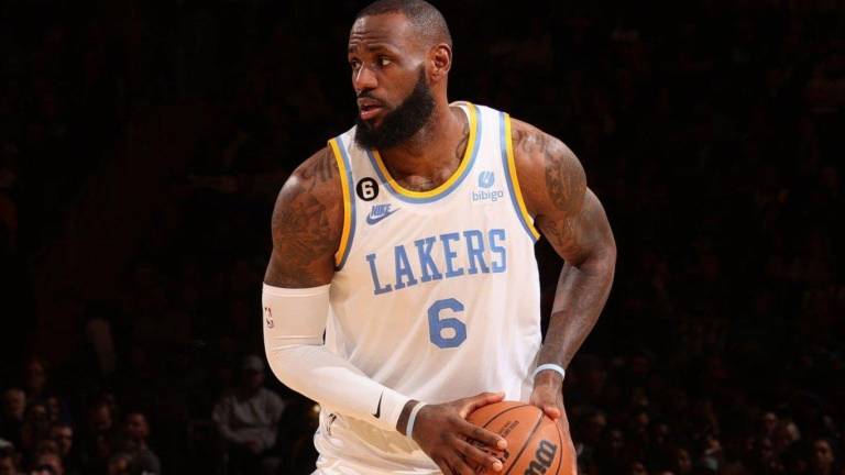 LeBron James quería a Kyrie Irving en los Lakers.