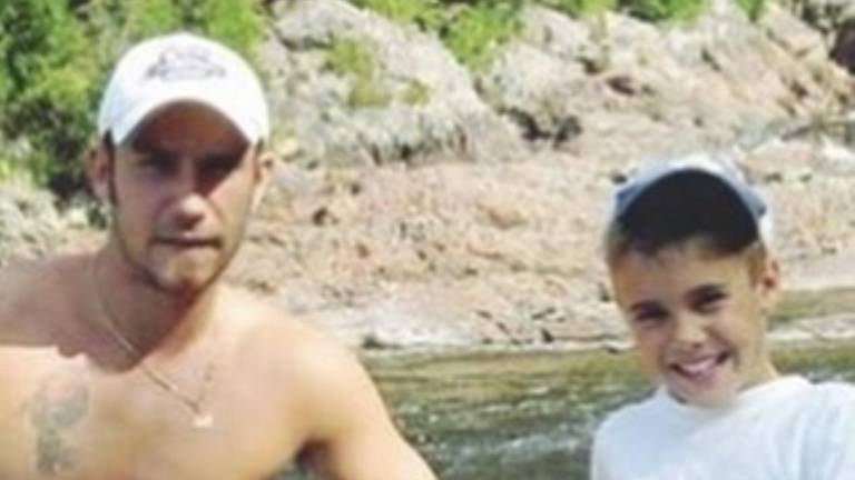 Justin Bieber celebró el Día del Padre compartiendo una foto junto a su papá