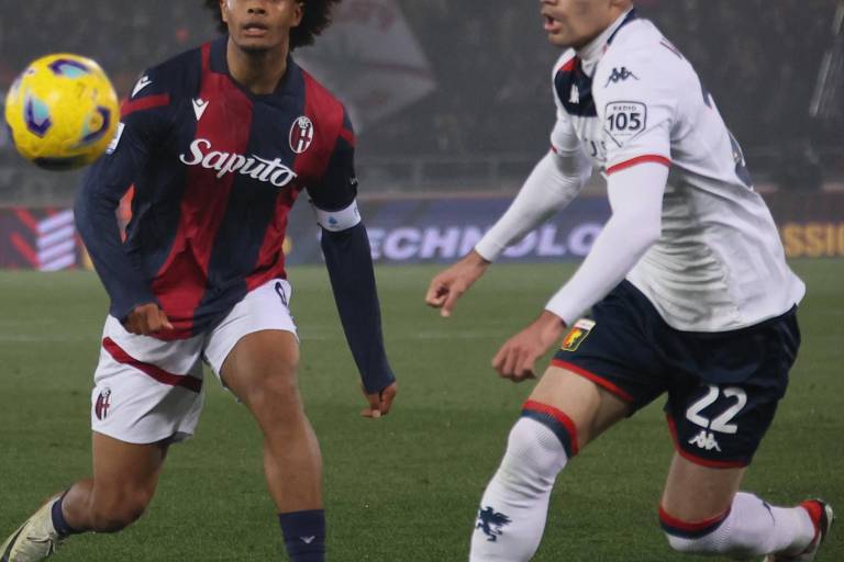 Con Johan Vásquez de titular, Génova dejó ir el triunfo ante Bolonia en la reposición