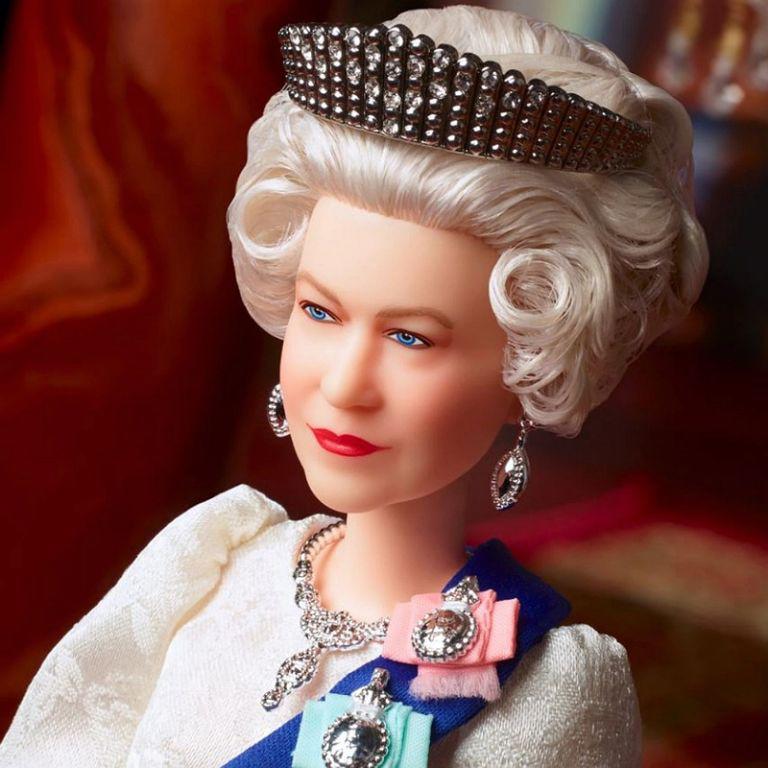 $!Lanza Mattel nueva edición especial de muñeca Barbie de la Reina Isabel II