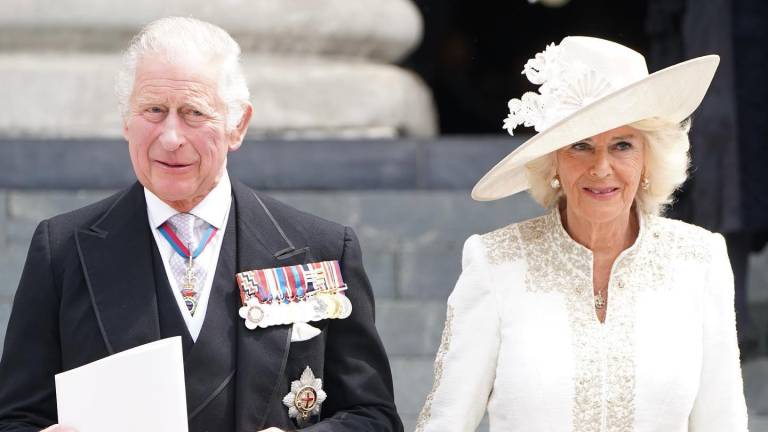 El ahora Rey Carlos III y su esposa Camila, la Reina Consorte.