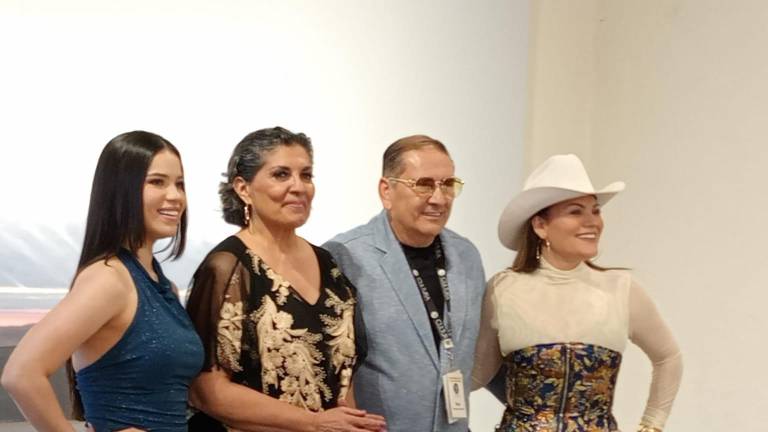 Sílvia Zepeda, María Elena Leal, hija de “Lola, la Grande”, Óscar García y Diana Reyes.