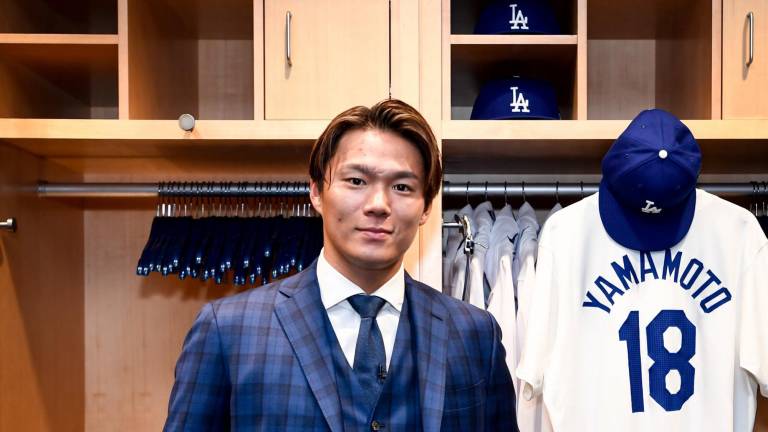 Yoshinobu Yamamoto es presentado por Dodgers.