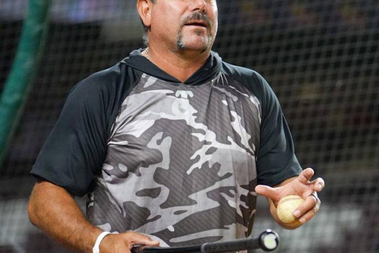 Tomateros de Culiacán anuncia el cese de Benjamín Gil como su mánager