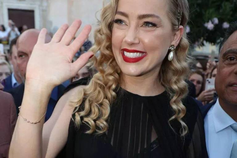 Reaparece Amber Heard en su primera red carpet tras perder juicio contra Johnny Depp