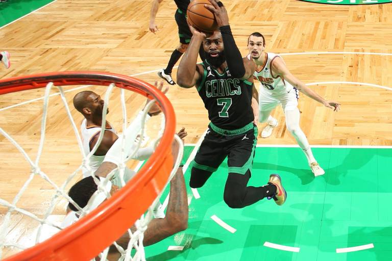 Jaylen Brown logra contrato récord en la NBA